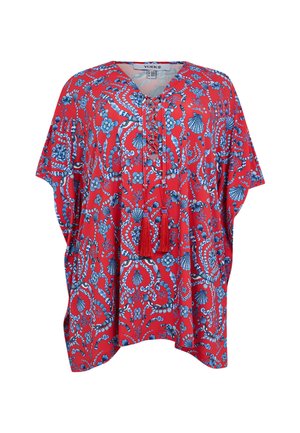 Rode losvallende blouse met blauw-witte bloemen- en schelpmotieven, V-hals met kwastjes en korte wijde mouwen.