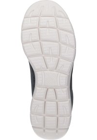 Svart sportskor med en texturerad grå överdel och en vit gummisula med ett flerledat mönster för grepp.