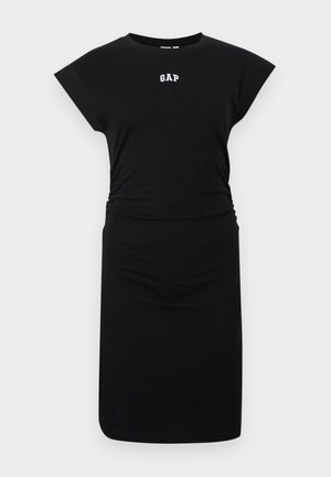 Rochie neagră până la genunchi, cu mâneci scurte și logo mic alb "GAP" centrat pe piept, pe un fundal simplu.