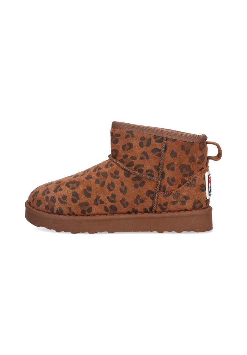 Braune Wildleder-Ankle Boots mit schwarzen Leopardenflecken, abgerundeter Spitze und brauner Gummisohle. Verfügt über eine dekorative Schlaufe an der Rückseite.