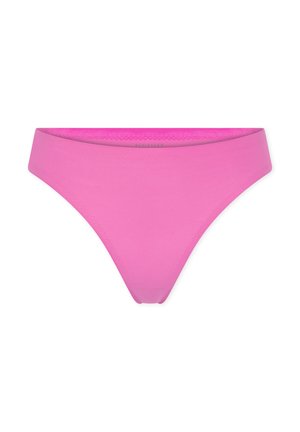 Nahtloses pinkes Damenunterwäsche im Bikini-Stil mit glatter Oberfläche und leicht geschwungenem Bund.