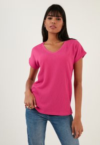 Unselected, fuchsia