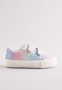 Glitzernde Kindersneaker mit einem Farbverlauf von Pink, Blau und Lila. Mit Klettverschlüssen und einer weißen Gummisohle. Runde Zehenform.