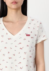 Levi's® PERFECT - Základné tričko - off white