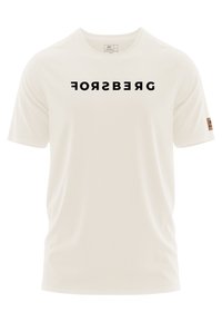 Cremfarbener T-Shirt mit kurzen Ärmeln, das in fetter schwarzer Schrift "FORBSERG" über der Brust zeigt und ein sandfarbenes Logo-Patch am Ärmel hat.