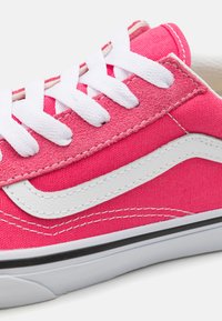 Vans OLD SKOOL UNISEX - Tenisice - honeysuckle
