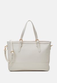 Sac fourre-tout blanc avec deux poignées et une bandoulière détachable. Texture lisse et détails en métal doré, avec un intérieur spacieux.
