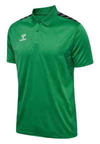 Grøn polo t-shirt lavet af glat stof med en krave, tre-knaps lukning og sorte mønstrede detaljer på skuldrene.