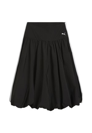 Jupe plissée noire longueur genou avec une large ceinture et un petit logo blanc Puma en haut à droite.