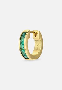 Guld ørering med fem firkantede grønne ædelsten, sat i en kanalindfatning med en hængslet lukning.