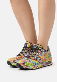 Skechers - UNO - Športni copati - multi-coloured Miniaturna slika 1