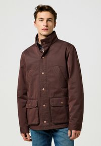 Wrangler INSULATED FIELD FOR REGULAR FIT . - Chaqueta fina - bracken