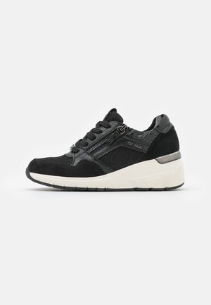 Trainers - black