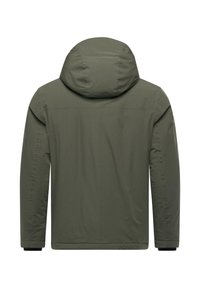 Oliven grøn jakke med hætte, sømløst design, blødt tekstureret stof og elasticerede manchetter. Bagfra vises den minimalistiske stil.