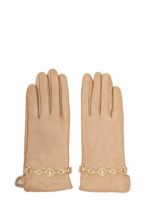Beżowe skórzane rękawiczki o gładkiej fakturze, z ozdobnym złotym metalowym łańcuszkiem przy nadgarstku i pięcioma wydłużonymi palcami dla dopasowanego kształtu.