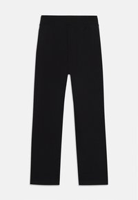 Leggings negros hechos de material elástico, con una amplia cinturilla elástica y un diseño sencillo de pierna recta sin estampados ni acentos.