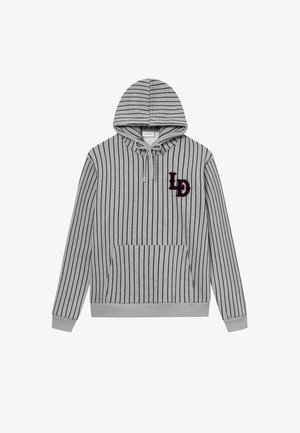 Szara, w paski hoodie wykonana z miękkiego materiału. Posiada frontową kieszeń, regulowany kaptur ze sznurkiem oraz haftowane logo po lewej stronie klatki piersiowej.