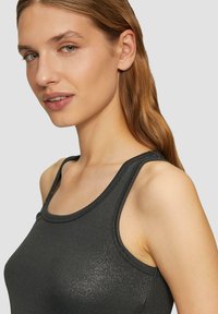 s.Oliver MIT GLITZER EFFEKT - Top - schwarz