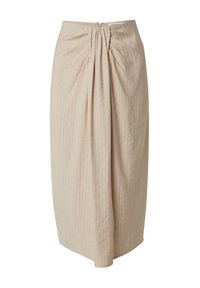 Beige pencélrok met verticale streepjes, voorzien van een geplooid ontwerp aan de voorkant en een verborgen ritssluiting aan de achterkant. Glad stoftextuur.
