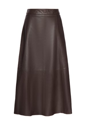 Donkerbruine leren A-lijn midi rok met een hoge taille en zichtbare verticale en horizontale naden.