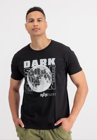 Alpha Industries DARK SIDE - Triko s potiskem - black reflective