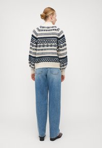 Vero Moda Tall VMHENYA HIGHNECK  - Stickad tröja - birch/navy