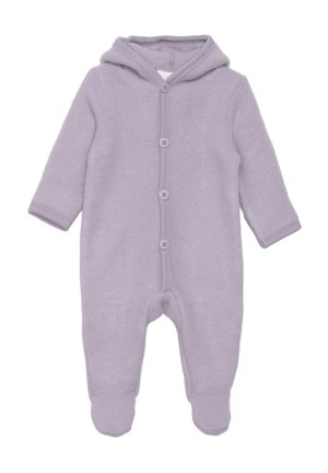 Lavendelfärgad babybody gjord av mjukt tyg, med huva, långa ärmar, framknäppning med knappar och fotsydd design för värme.