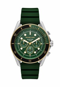 Reloj con correa de silicona verde y esfera redonda verde. Incluye acentos en dorado, tres subesferas y un bisel negro con marcas de minutos.