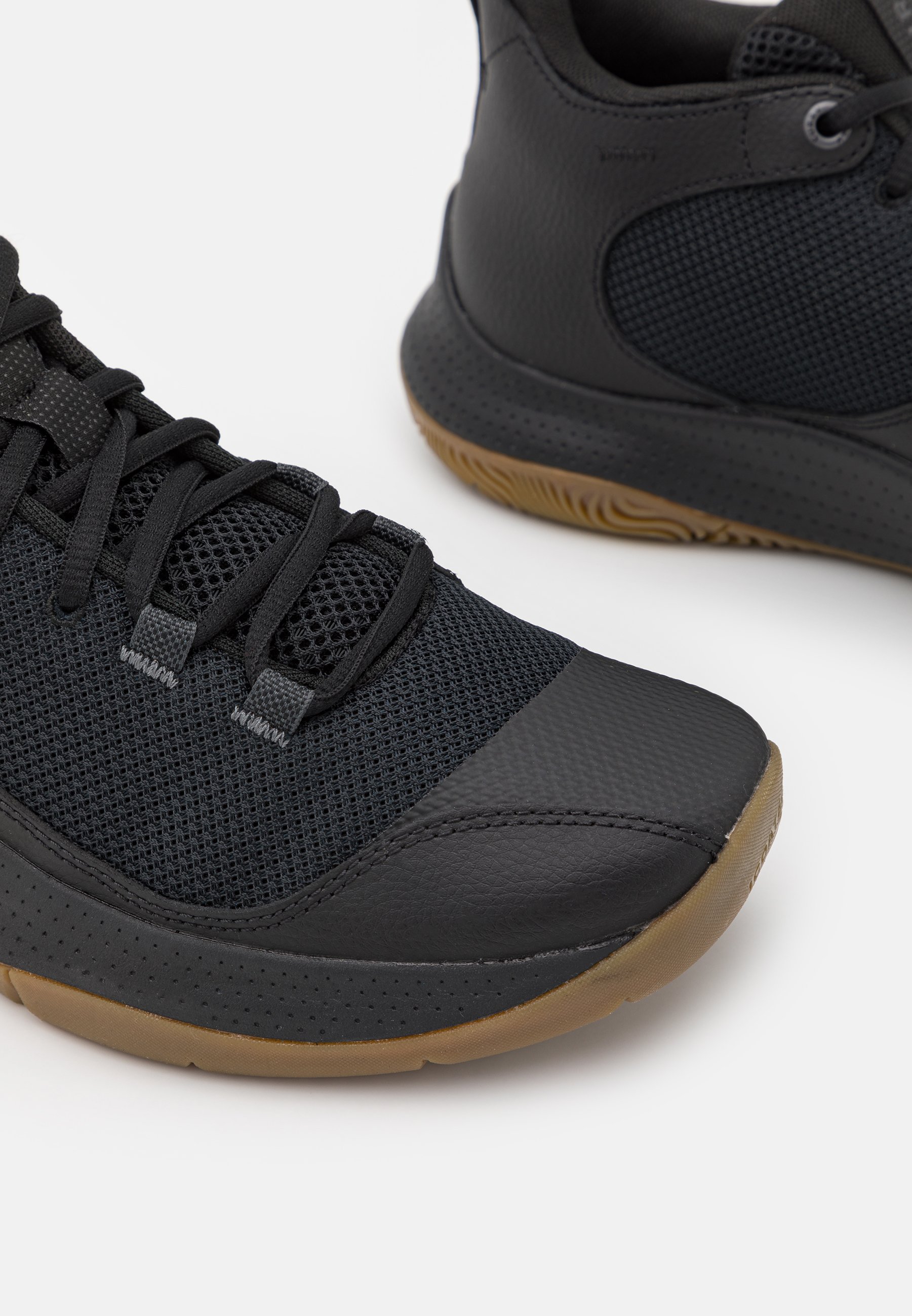 chaussures de basket under armour