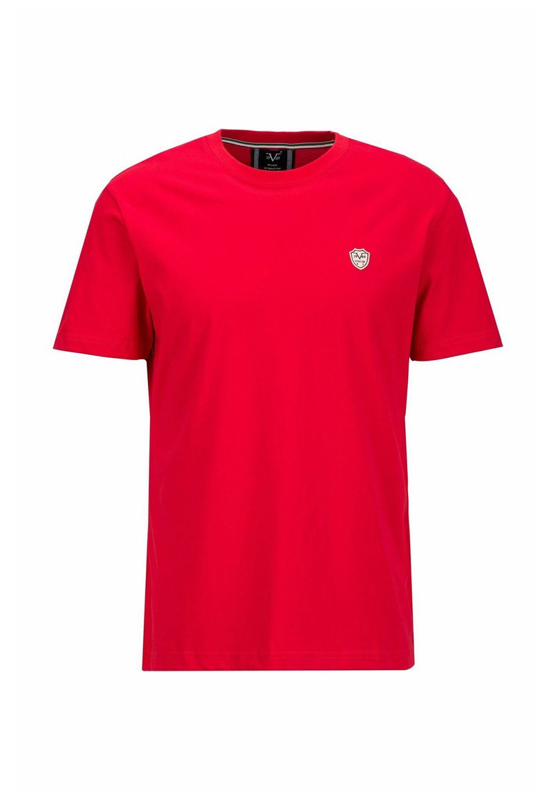 Rode katoenen T-shirt met een ronde halslijn en korte mouwen. Beschikt over een klein schildlogo op de linkerborst. Eenvoudig ontwerp, gladde textuur.