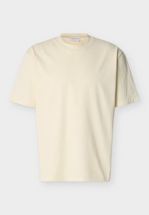 Roomkleurig oversized T-shirt met korte mouwen en ronde hals, getoond tegen een witte achtergrond.