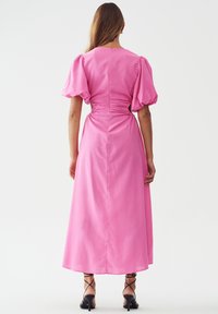 CALLI NICHOLA  - Maxi-jurk - bubble gum pink