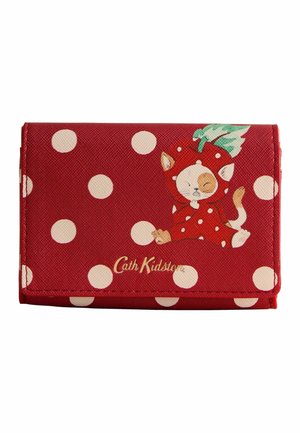 Piros pénztárca fehér pöttyökkel és egy játékos macska eper jelmezben, Cath Kidston arany logóval.