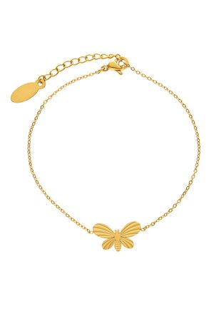 Delikat guldkædearmbånd med en tekstureret sommerfuglevedhæng i midten og en justerbar lås med en oval tags.