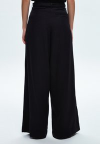 adL BELTED WAIST - Kalhoty - black