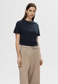 Selected Femme - ESSENTIAL O-NECK TEE - T-shirt basic - dark sapphire Miniatuurafbeelding 1