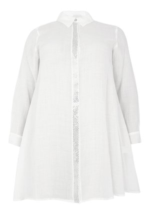 Witte linnen lange shirt met een puntkraag, knoopsluiting aan de voorkant en een lichtgewicht, luchtige textuur. Heeft een patroon in het middenpaneel en manchetten.