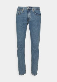 Jean en denim bleu avec fermeture bouton et zip, poches avant et arrière, coupe droite, présenté sur fond blanc.