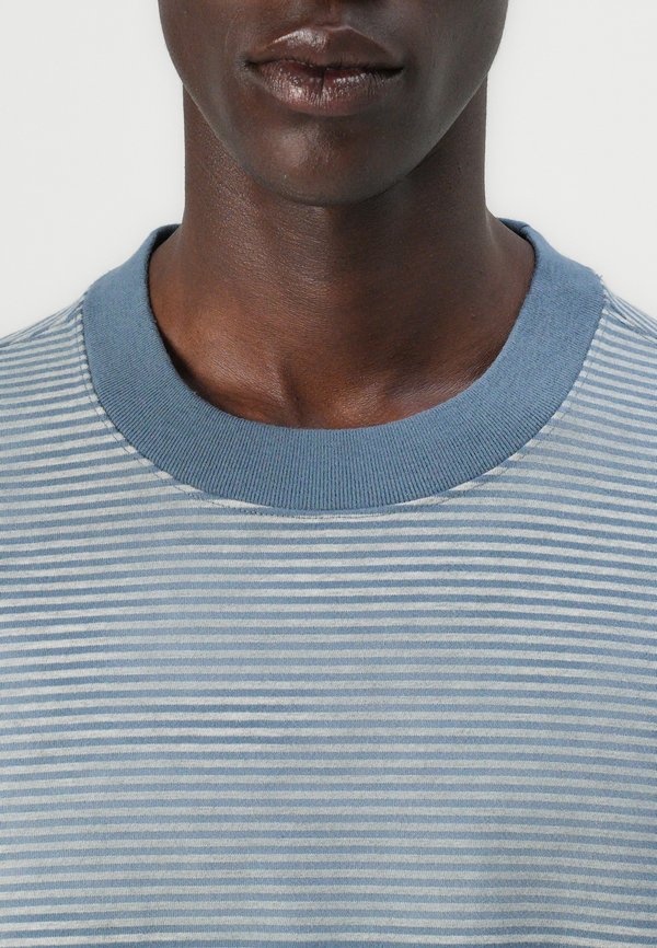 CLEAN CROP STRIPE - Print T-shirt2