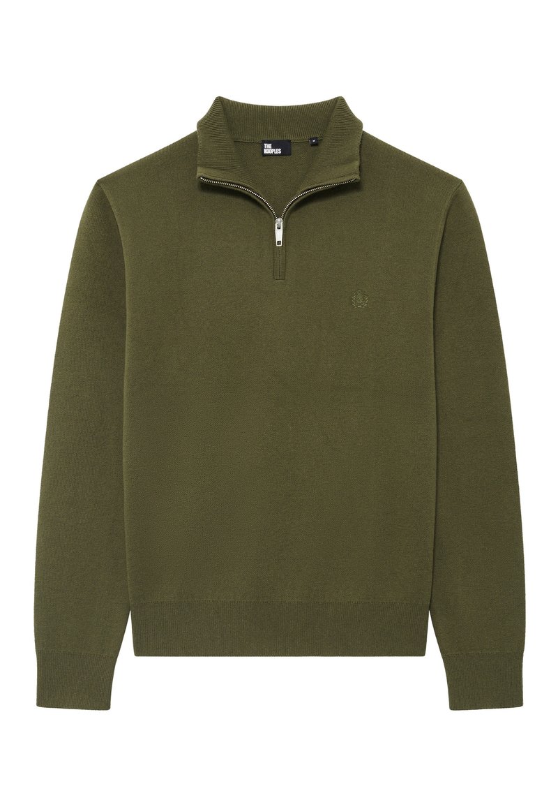 Maglione lavorato a maglia verde oliva con collo a zip a un quarto, polsini e orlo a coste. Presenta un logo discreto sul petto. Texture liscia.