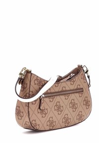 Borsa a spalla marrone realizzata in tessuto strutturato con un motivo a diamante e una tracolla bianca; presenta una tasca con zip sul davanti.