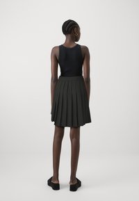 VILA VIAGNES SKIRT - Minisukňa - black