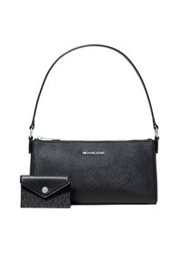 Borsa a spalla nera realizzata in pelle testurizzata con chiusura a zip. Presenta un logo argentato e un portacarte abbinato con pattina.