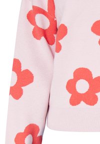 Helles rosa Sweatshirt mit großen Korallenblumenmustern und weißen Zentren. Das Material wirkt weich und hat einen gerippten Saum.