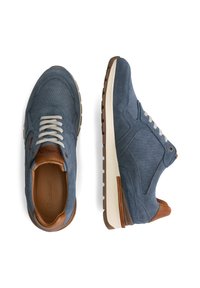 Travelin Trainers - blue