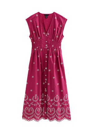 Robe sans manches rose foncé avec col en V, boutonnée devant, taille cintrée et broderie florale blanche dispersée et le long de l'ourlet festonné.