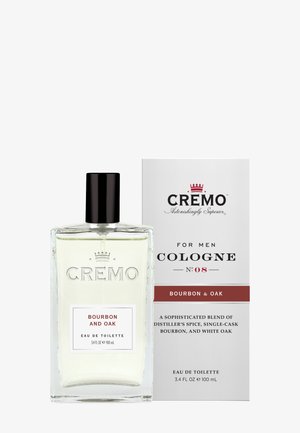 Flacon et emballage de cologne Cremo Bourbon and Oak, 3,4 fl oz, avec bouchon noir et étiquette blanche avec texte rouge et noir.