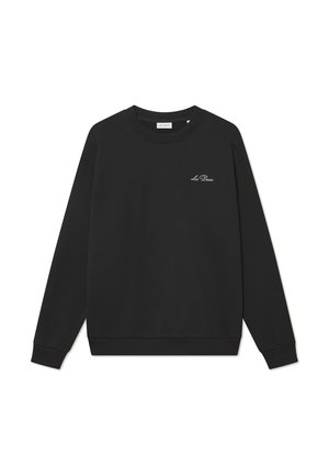 Sudadera negra de manga larga, con puños y dobladillo acanalados, cuello redondo, que presenta un discreto logo bordado en blanco en el pecho. Textura de tela suave.