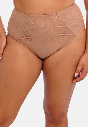 Culottes taille haute de couleur chair, présentant des panneaux en maille avec des accents entrecroisés et une texture lisse et douce pour le confort et un bon ajustement.