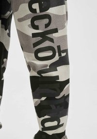 ecko unltd. URBAN CLASSICS 2FACE  - Verryttelyhousut - black camouflage